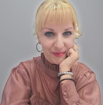 This image has an empty alt attribute; its file name is thumbnail_Έλλη-1.png