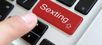 “Cyberbullying”: Τι είναι το sexting στους εφήβους και πώς μπορούμε να τους προστατεύσουμε